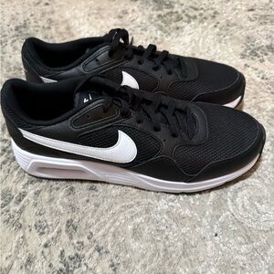 Nike Air Men's Black and White Sneakers